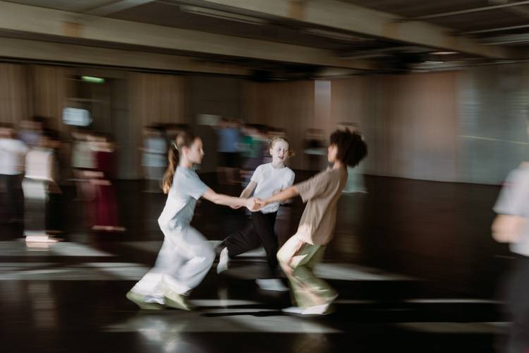 Showing 3 – "Rain" (Gruppe 2)