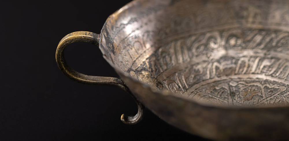 Tasse mit Thronvers auf der Innenseite