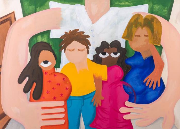 Ximena Ferrer Pizarro: „My German teacher“ (Mein Deutschlehrer), Berlin, 2023 (Acryl auf Nessel, 149,5 x 208 cm) – Vier Kinder umarmt von einem Menschen dessen Kopf nicht zu sehen ist, Gemälde von Ximena Ferrer Pizarro aus dem Jahr 2023, Titel: Mein Deutschlehrer