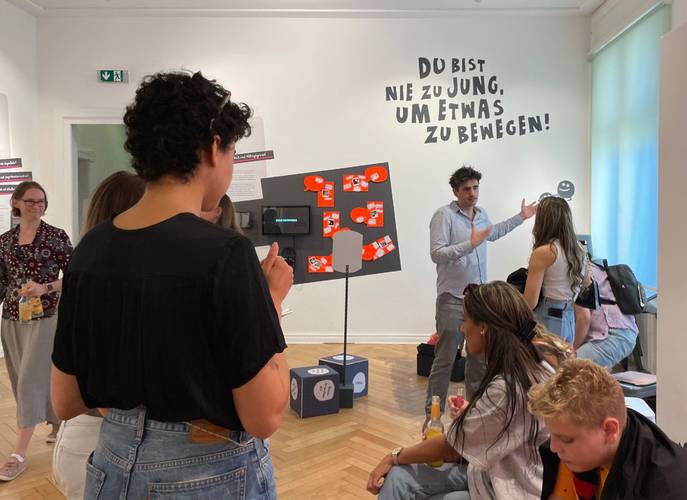 Tag der Demokratie im Jugend Museum – Jugendliche diskutieren über Demokratie-Projekte