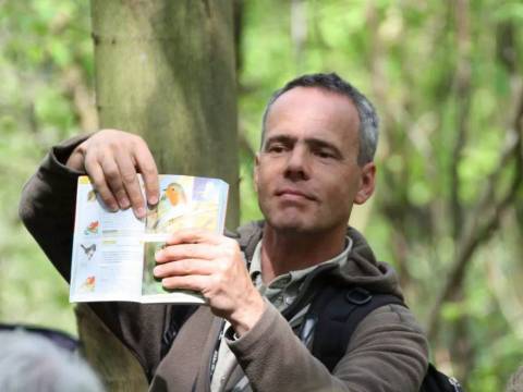 Wildtierexperte Derk Ehlert stellt die heimische Vogelwelt vor.