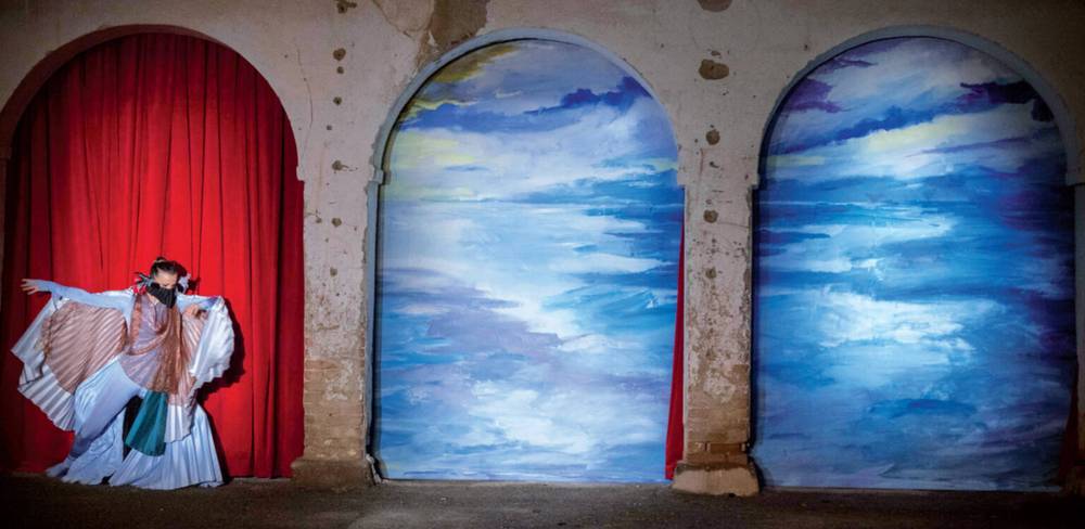 Petrit Halilaj, Shkrepëtima, Performance im ehemaligen Kulturhaus in Runik, Juli 2018