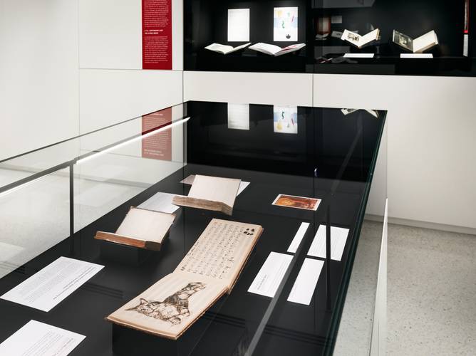 Blick in die Ausstellung „Inventing E.T.A. Hoffmann (1776–2026)“ im Stabi Kulturwerk.