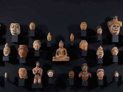 Ausstellungsansicht des im Kuppelraum befindlichen Moduls „Turfan Sammlung Zentralasien“ des Museums für Asiatische Kunst im Humboldt Forum