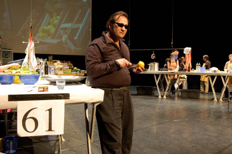 Projekt „dolmusch Xpress“, raumlaborberlin und Peanutz Architekten, HAU 1 (Bühne), 2006