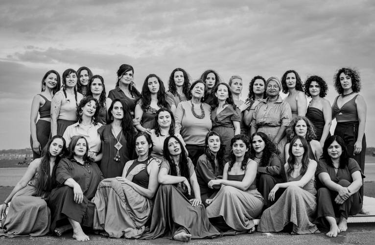 Canto Diáspora – Schwarzweiß-Foto eines Frauenchors