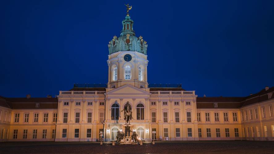 Schloss Charlottenburg in der Abenddämmerung – Schloss Charlottenburg in der Abenddämmerung