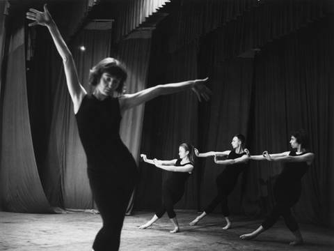 The Chamber Dance Quartet (Ensemble 1) dances "Peacocks" by Noa Eshkol in the Ohel Theater, Tel Aviv. Front: Noa Eshkol. Back (left to right): Naomi Polani, John G. Harries, Miral'e Sharon, 1954-1956 – Photo: T. Brauner