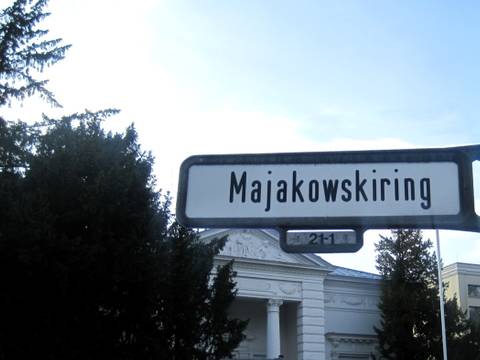 Straßenschild "Majakowskiring" in Berlin-Schönhausen