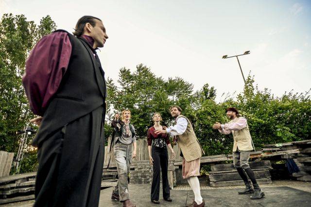 Globe Berlin: Was Ihr wollt – Adrian Stowasser, Wiebke Acton, Nadja Schimonsky, Benjamin Krüger, Philipp Myk