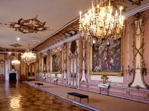 Neues Palais, Obere Galerie – Obere Galerie im Neuen Palais, Blick an die Wand mit den Gemälden