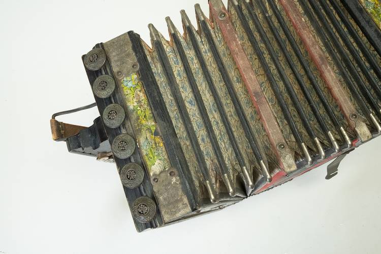 Zieharmonika, Meinel & Herold, Klingenthal, um 1870, Kat.-Nr. 4834 – Zieharmonika, Meinel & Herold, Klingenthal, um 1870, Kat.-Nr. 4834