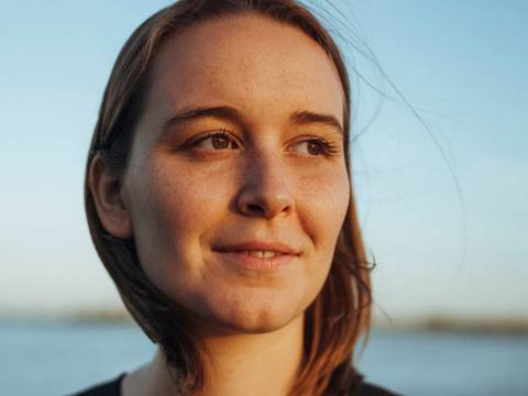Porträt der Slam-Poetin Mona Harry – Porträt der Slam-Poetin Mona Harry