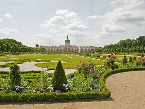 Schlossgarten Charlottenburg – Schlossgarten Charlottenburg, Blick übers Parterre Richtung Altes Schloss