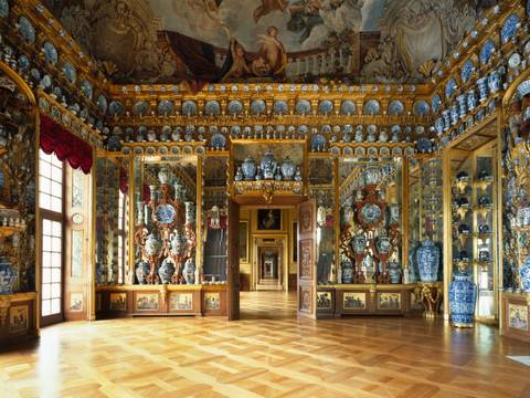 Schloss Charlottenburg – Altes Schloss, Parade- und Wohnräume König Friedrichs I., Porzellankabinett – Porzellankabinett im Alten Schloss von Schloss Charlottenburg. Das Porzellankabinett gehört zu den Parade- und Wohnräumen König Friedrichs I.