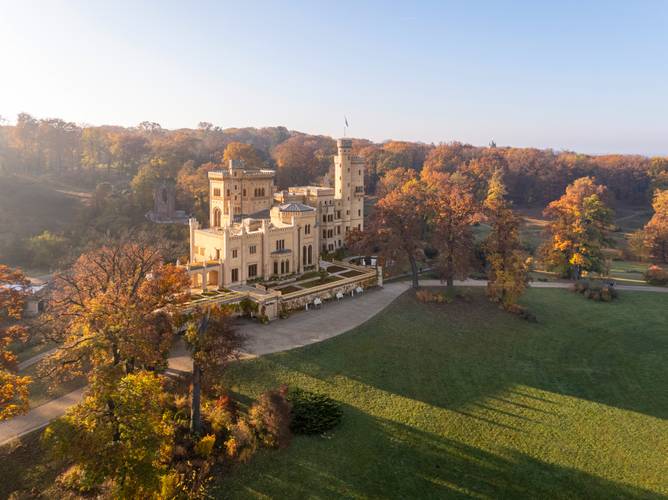 Schloss Babelsberg – Schloss Babelsberg, herbstliche Luftaufnahme