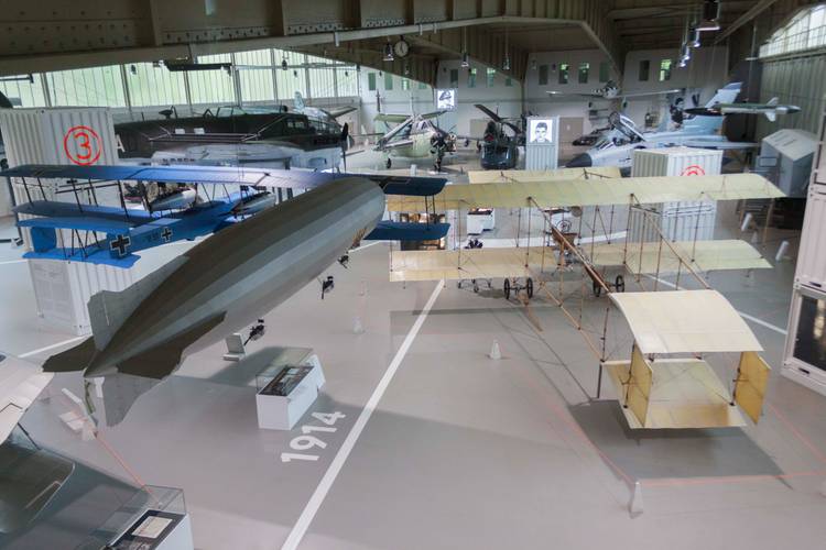 Blick in die Ausstellung "Zwischenlandung"