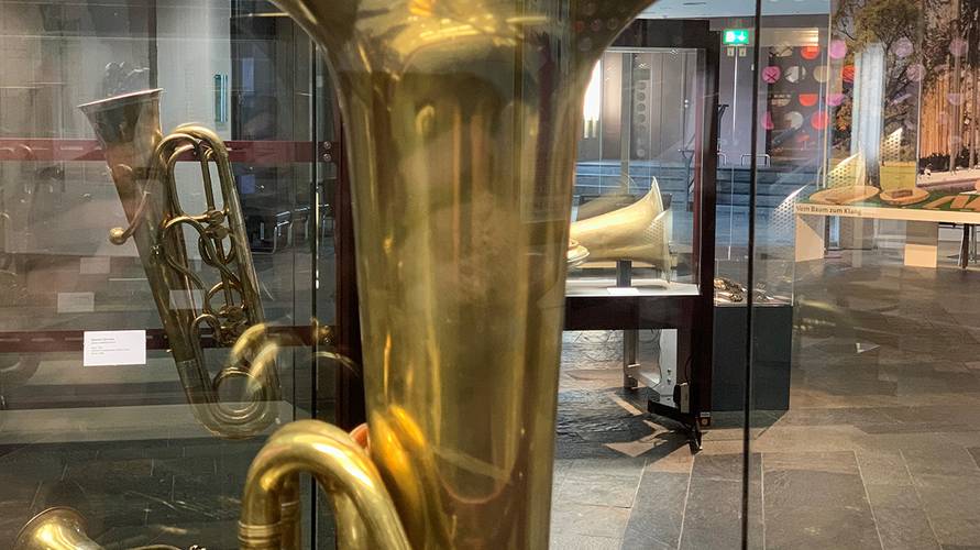 Tubas im Musikinstrumenten-Museum – Tubas im Musikinstrumenten-Museum