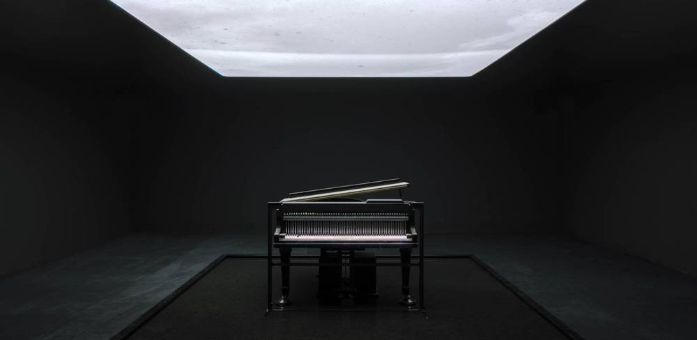Ryuichi Sakamoto | seeing sound, hearing time, Ausstellungsansicht, Hamburger Bahnhof – Nationalgalerie der Gegenwart, 11.9.2026 – 20.6.2027, IS YOUR TIME, 2017/2024, Ryuichi Sakamoto mit Shiro Takatani