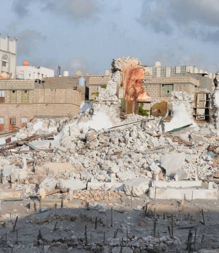 Ruine des Shaykh-Ya’qūb-Schreins vor seiner Rekonstruktion durch Salma Samar Damluji, Mukallā, Jemen, 2015