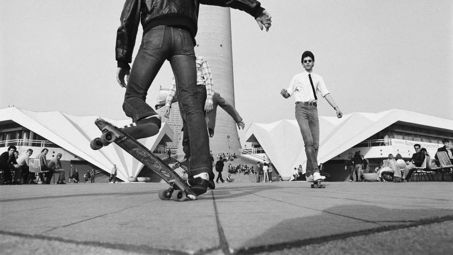 Skater auf dem Alexanderplatz – Skater auf dem Alexanderplatz