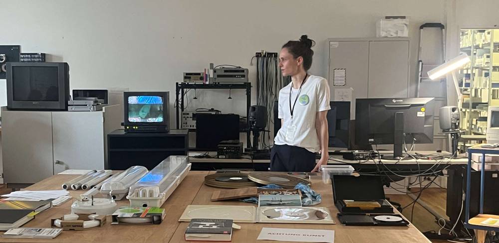 Function Conservator Elisa Carl at the MediaLab at Hamburger Bahnhof