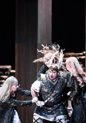 Götterdämmerung – Clay Hilley als Siegfried u. a. Bernd Uhlig