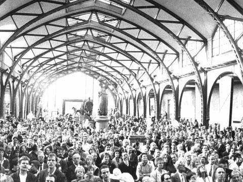 Eröffnung der Ausstellung „Ethos und Pathos. Die Berliner Bildhauerschule 1786–1914“ (19. Mai bis 29. Juli 1990) im Hamburger Bahnhof