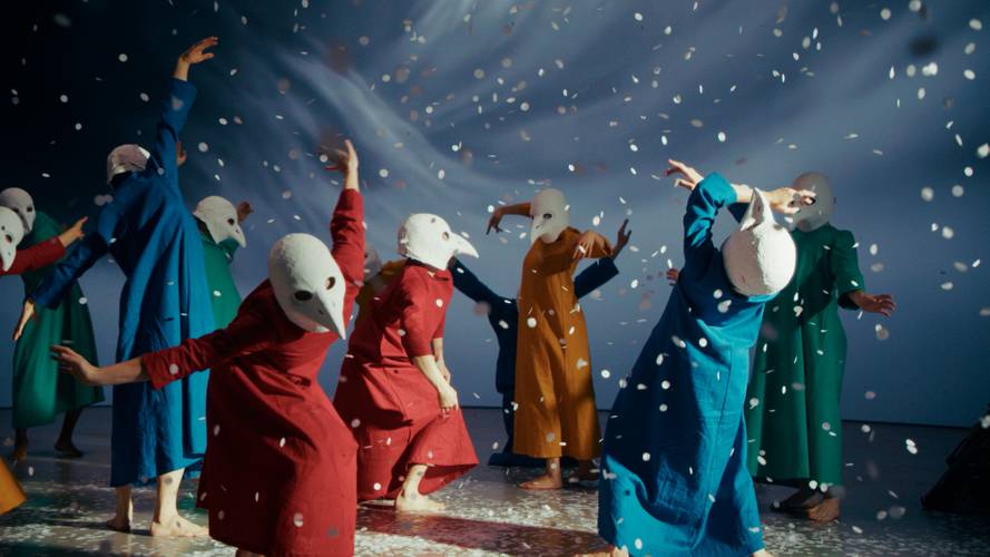 Yael Bartana, The Birds (Die Vögel), Videostill, 2026: Courtesy of Sommer Contemporary Art, Tel Aviv; Galleria Raffaella Cortese, Milan; Petzel Gallery, New York; Capitain Petzel, Berlin and Cecilia Hillström Gallery, Stockholm