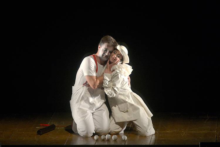 Die Zauberflöte – Philipp Jekal als Papageno, Alexandra Hutton als Papagena Bettina Stöß