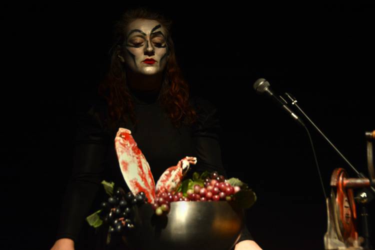 Kreationen III: Ordnung ist das halbe Leben / Metamorphosen / Memento Musca / in melle veritas / Tsuki