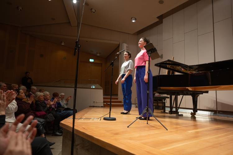 Katrīna Paula Felsberga (Sopran) und Justine Eckhaut (Klavier) beim Jour Fixe am 8. Januar 2025 – Katrīna Paula Felsberga (Sopran) und Justine Eckhaut (Klavier) beim Jour Fixe am 8. Januar 2025