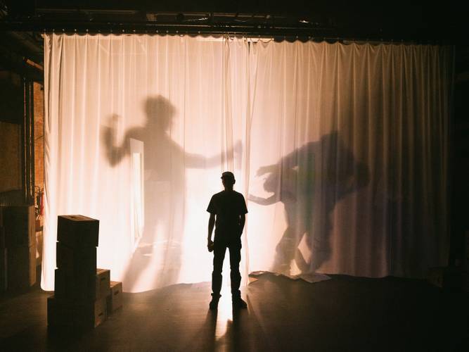 MIT DER FAUST IN DIE WELT SCHLAGEN nach dem Roman von Lukas Rietzschel