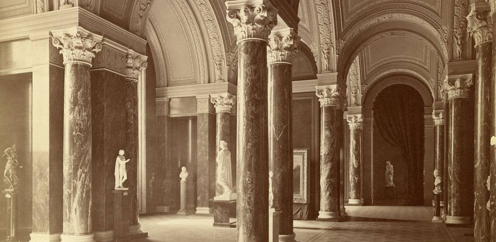 Blick in die Säulenhalle der Nationalgalerie, 1879