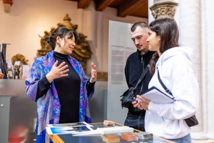 Führung im Museum Nikolaikirche – Aufnahme während einer Führung im Museum Nikolaikirche