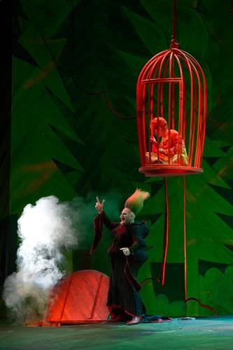 Hänsel und Gretel – Jörg Schörner als Hexe, Stephanie Lauricella als Hänsel