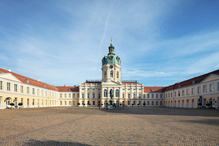 Schloss Charlottenburg, Altes Schloss – Schloss Charlottenburg, Altes Schloss – Blick in den Ehrenhof und auf den Mittelbau mit Kuppel