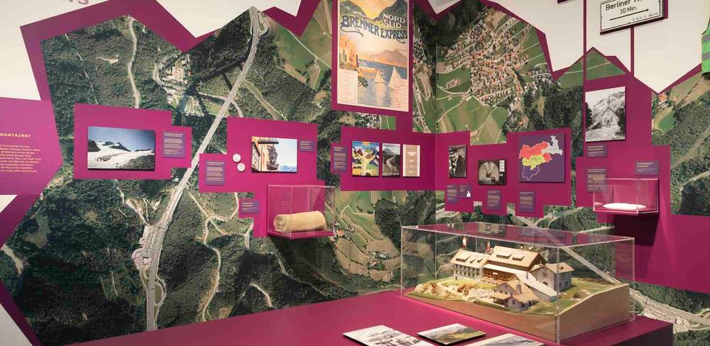 Ausstellungsansicht "Die Berge Tirols" im Museum Europäischer Kulturen. Foto: Staatliche Museen zu Berlin, Museum Europäischer Kulturen / Miriam Lotz