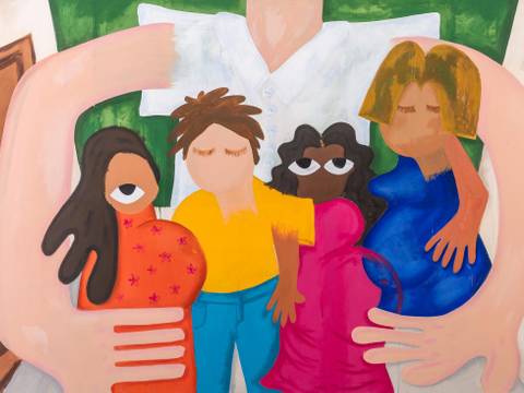 Ximena Ferrer Pizarro: „My German teacher“ (Mein Deutschlehrer), Berlin, 2023 (Acryl auf Nessel, 149,5 x 208 cm) – Vier Kinder umarmt von einem Menschen dessen Kopf nicht zu sehen ist, Gemälde von Ximena Ferrer Pizarro aus dem Jahr 2023, Titel: Mein Deutschlehrer