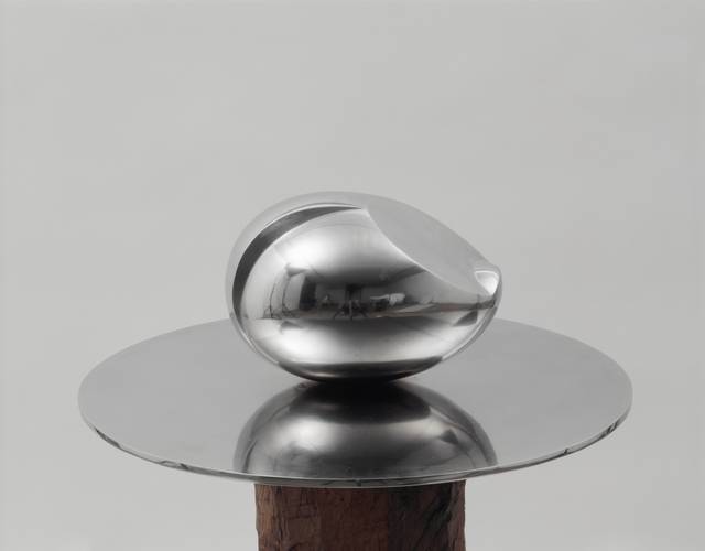 Le Nouveau-Né II, 1927, Edelstahl, Foto: Centre Pompidou, MNAM-CCI/Adam Rzepka/Dist. GrandPalaisRmn