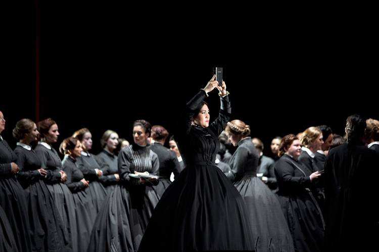 Nabucco – Hulkar Sabirova als Anna