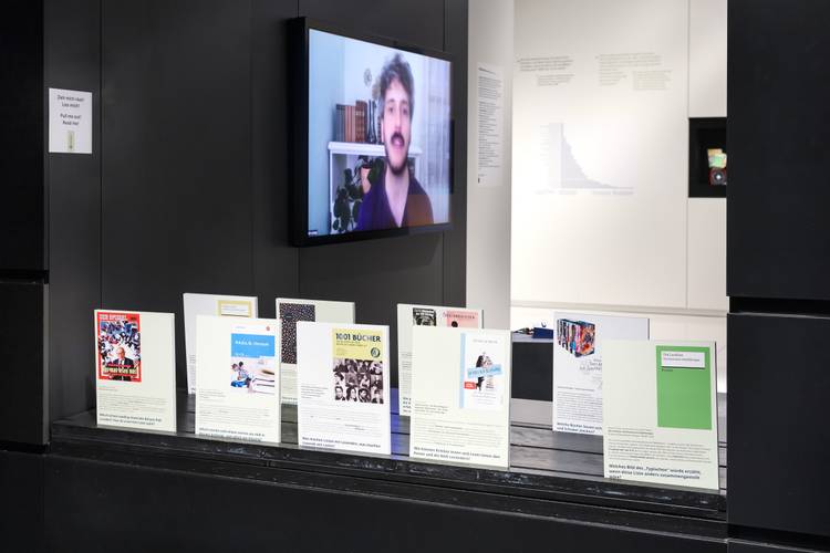 Blick in die Ausstellung „Was lesen? Verdrängte Texte wiederentdecken“ im Stabi Kulturwerk.