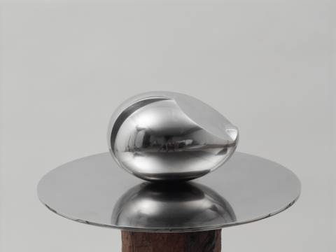  – Le Nouveau-Né II, 1927, Edelstahl, Foto: Centre Pompidou, MNAM-CCI/Adam Rzepka/Dist. GrandPalaisRmn