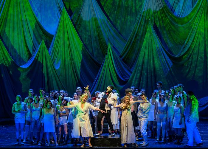 Das Rheingold – Thomas Blondelle als Loge, Albert Pesendorfer als Fasolt, Annika Schlicht als Fricka, Martina Welschenbach als Freia u. a. Bettina Stöß