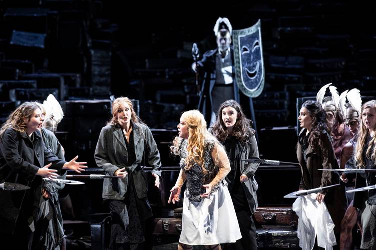 Die Walküre – Flurina Stucki als Helmwige, Ulrike Helzel als Siegrune, Nina Stemme als Brünnhilde, Beth Taylor als Schwertleite, Nicole Piccolomini als Grimgerde, Karis Tucker als Roßweiße u. a. Bernd Uhlig