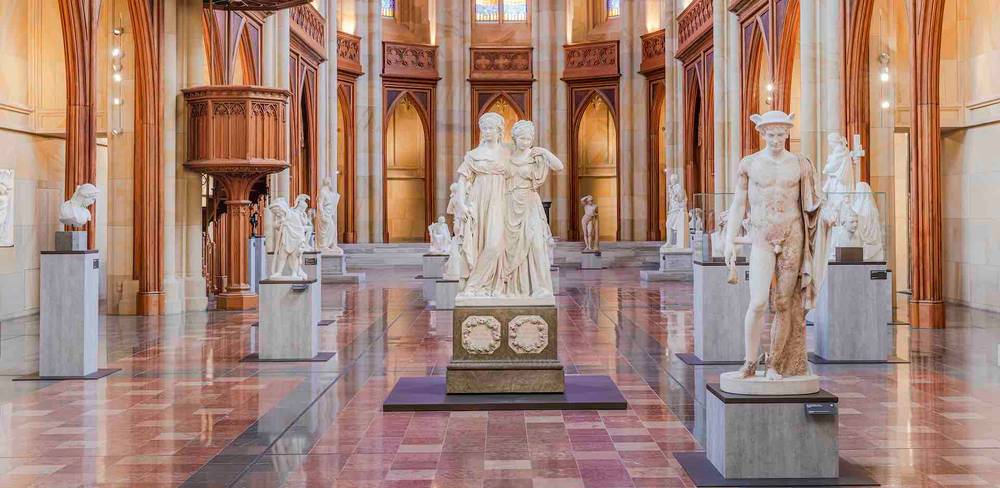 Johann Gottfried Schadow, Doppelstandbild der Prinzessinnen Luise und Friederike von Preußen, sog. Prinzessinnengruppe, 1795, Gips, Aufstellung in der Friedrichswerderschen Kirche, 2023