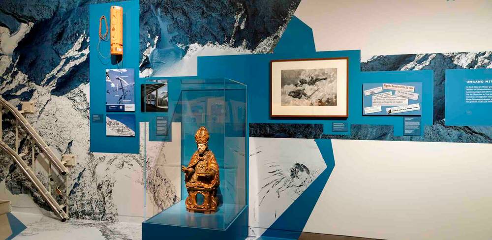 Ausstellungsansicht "Die Berge Tirols" im Museum Europäischer Kulturen. Foto: Staatliche Museen zu Berlin, Museum Europäischer Kulturen / Miriam Lotz