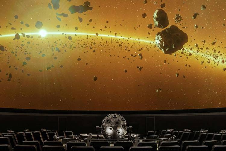 Planetariumsprojektor mit Projektion von Asteroiden – Planetariumsprojektor mit Projektion von Asteroiden © SPB | Foto: Natalie Toczek