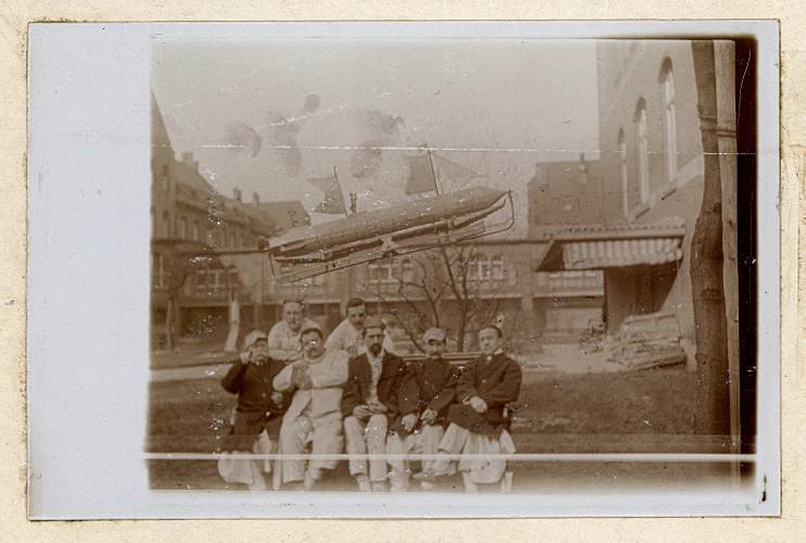 Fotografie Ingenieur von Tarden mit Modell