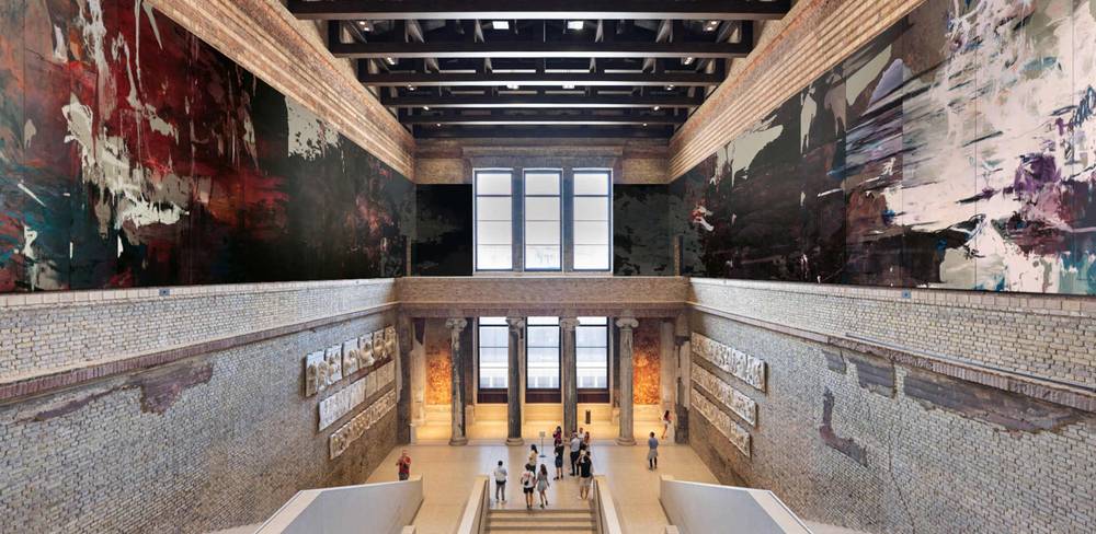 Blick in die Treppenhalle des Neuen Museums